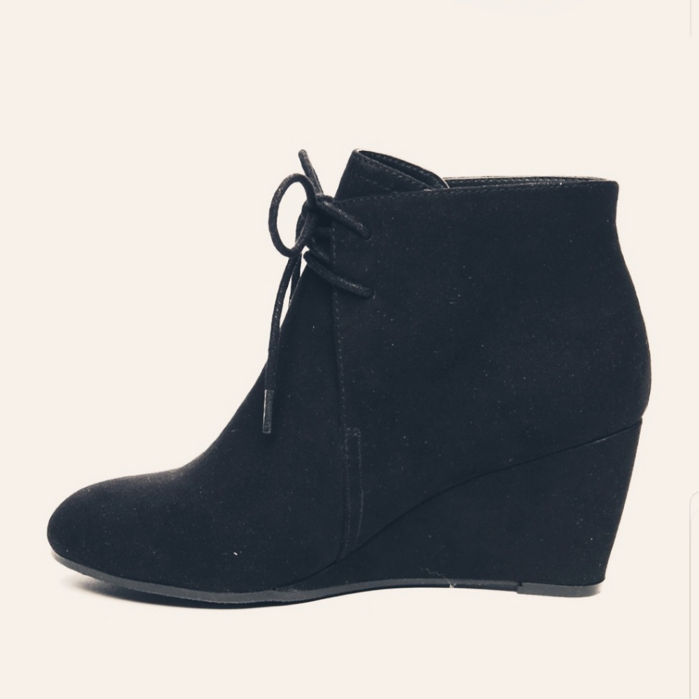 NEW DIRECTIONS Cedar Booties Ankle Boots - Picture 2 of 7